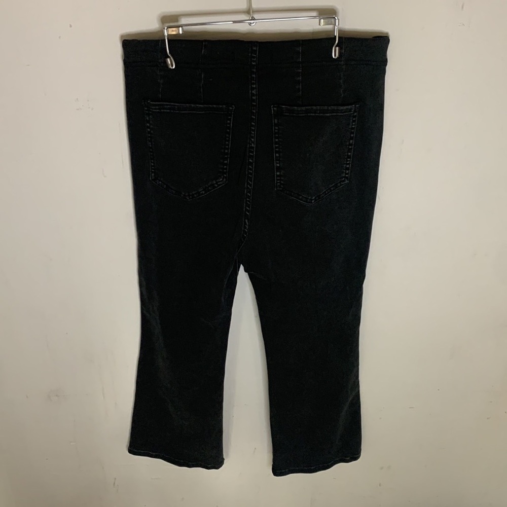 Free People High Waisted Cropped Bootcut in Black Wash pull on Jeans - Picture 6 of 8
